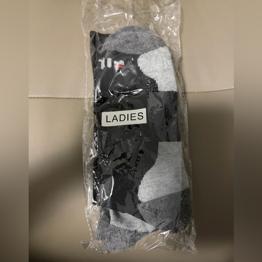BNWOT WOMEN'S FILA CREW SOCKS BLACK & GRAY TWO (2) PAIR LOT US SIZE 9-11
